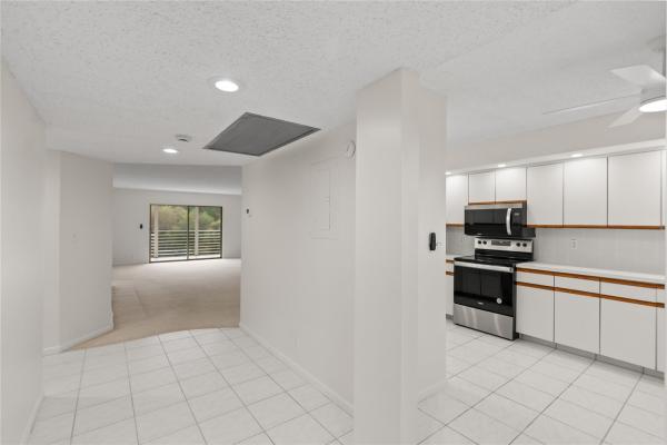 Eleuthera Village, 1801 Eleuthera Pt #J3, Coconut Creek, Florida 33066, image 1