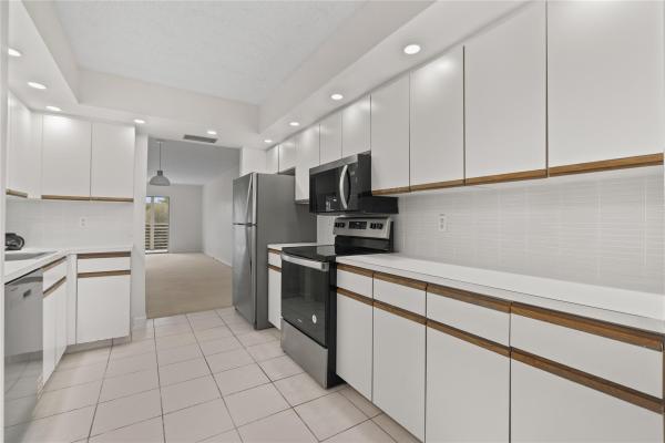 Eleuthera Village, 1801 Eleuthera Pt #J3, Coconut Creek, Florida 33066, image 3