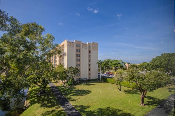 Huntington Lakes 1, 14375 Strathmore Ln #404, Delray Beach, Florida 33446, image 2