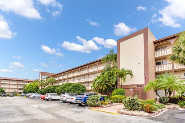 Portofino Village, 3202 Portofino Pt #E4, Coconut Creek, Florida 33066, image 1