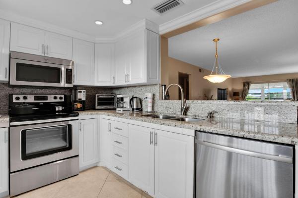 Portofino Village, 3202 Portofino Pt #E4, Coconut Creek, Florida 33066, image 1