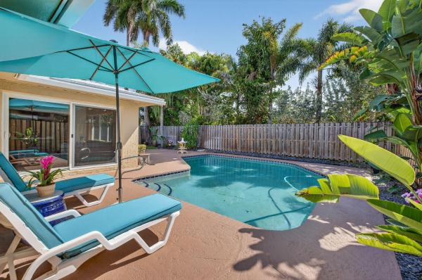 Edgewater Estates, 2300 NE 16th Ave, Wilton Manors, Florida 33305, image 3