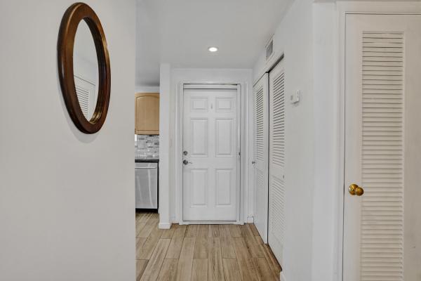 Ridgeview Towers, 3051 NE 48th St #702, Fort Lauderdale, Florida 33308, image 2