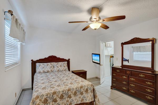 Ridgeview Towers, 3051 NE 48th St #702, Fort Lauderdale, Florida 33308, image 2