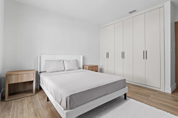 Colonnade At Glen Oaks, 2668 NW 41st St, Boca Raton, Florida 33434, image 1