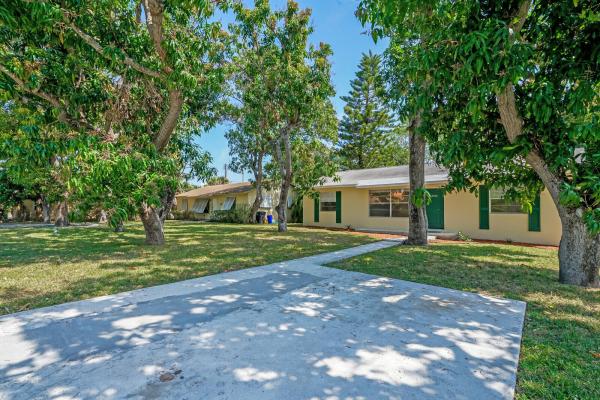 Gale Lake Worth, 3800 Calvin Ave, West Palm Beach, Florida 33407, image 1