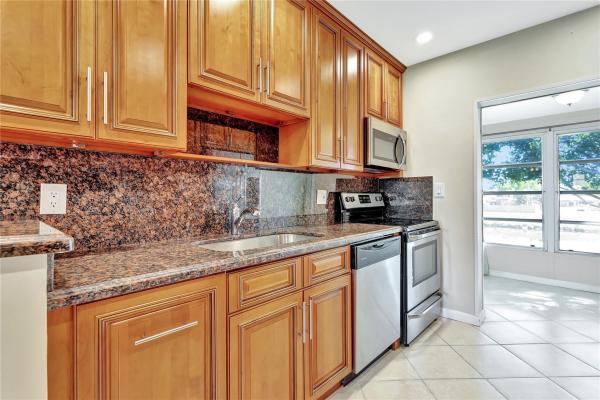 Oriole Gardens 3, 7290 NW 1st St #205, Margate, Florida 33063, image 2