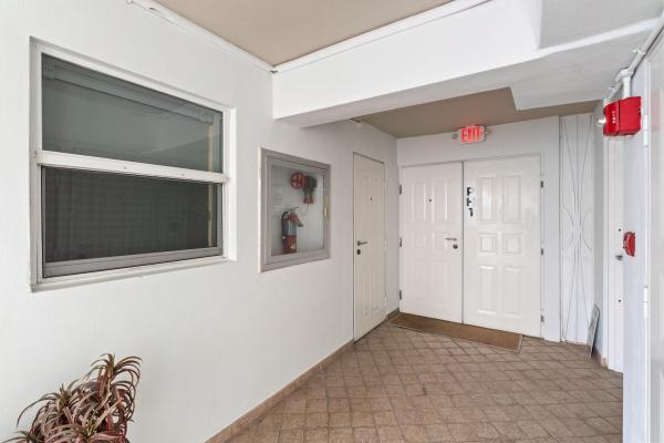 121 Golden, 121 Golden Isles Dr #PH-1, Hallandale Beach, Florida 33009, image 3