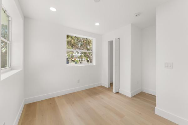 White Caps, 111 W 35th St, Riviera Beach, Florida 33404, image 1