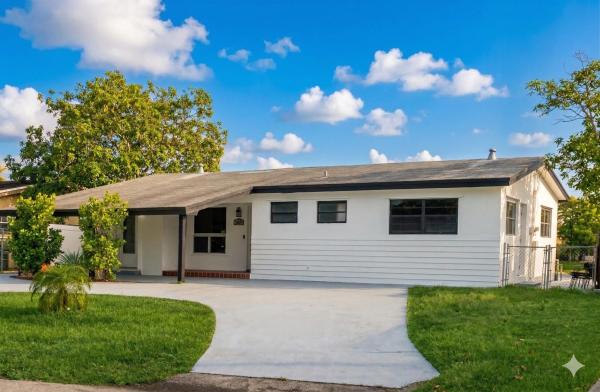 Sunset Lake Park, 1067 SW 3rd St, Hallandale Beach, Florida 33009, image 2