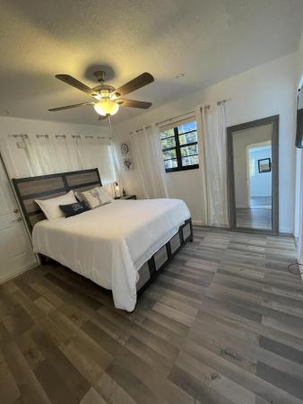 Sunset Lake Park, 1067 SW 3rd St, Hallandale Beach, Florida 33009, image 3