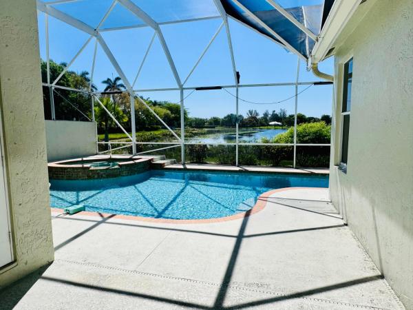 Melrose Verona Lakes, 9360 Cove Point Cir, Boynton Beach, Florida 33472, image 2