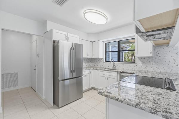 Indian River Estates, 701 Bartow St, Fort Pierce, Florida 34982, image 1