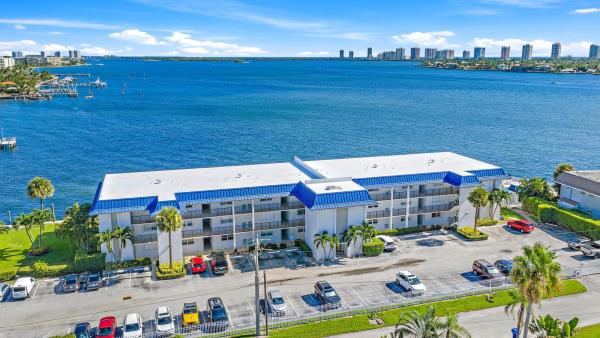 Wilshire East, 400 Wilma Cir #108, Riviera Beach, Florida 33404, image 2