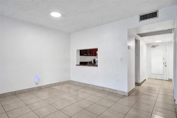 Poinciana Place Of Pine Island Ridge, 9440 Poinciana Pl #101, Davie, Florida 33324, image 3