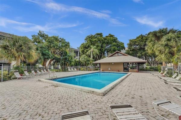 Poinciana Place Of Pine Island Ridge, 9440 Poinciana Pl #101, Davie, Florida 33324, image 3