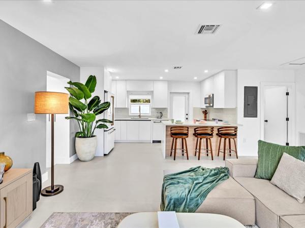 Sunset Manors, 209 NE 27th Dr, Wilton Manors, Florida 33305, image 1