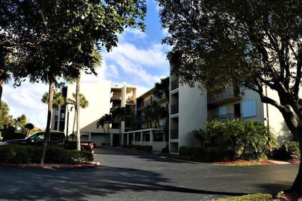 Hidden Harbour Of The Palm Beaches, 890 N Federal Hwy #405, Lantana, Florida 33462, image 3