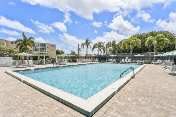 Village Royale Greentree, 2515 NE 2nd Ct #405, Boynton Beach, Florida 33435, image 2