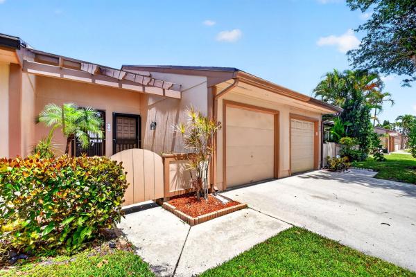 Boynton Lakes 3, 6 Farnworth Dr, Boynton Beach, Florida 33426, image 3