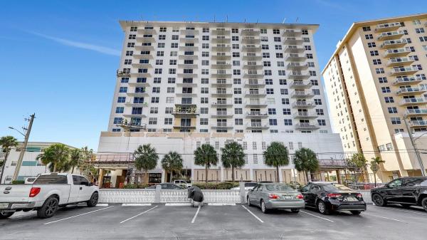 Golden Horn, 427 Golden Isles Dr #5J, Hallandale Beach, Florida 33009, image 1