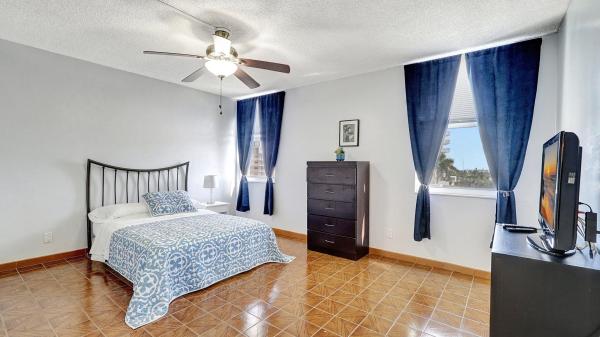 Golden Horn, 427 Golden Isles Dr #5J, Hallandale Beach, Florida 33009, image 2