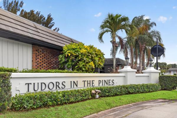 Tudors In The Pines 2, 423 Pine Tree Ct #23, Atlantis, Florida 33462, image 1