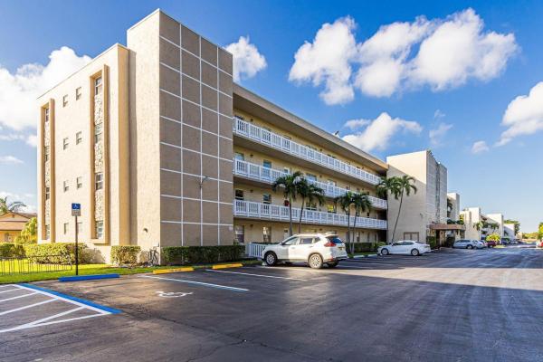 Meadowbrook Lakes, 414 SE 10th St #102, Dania Beach, Florida 33004, image 2