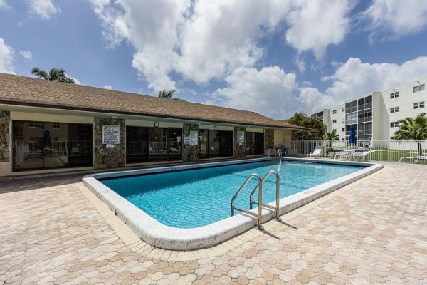 Meadowbrook Lakes, 414 SE 10th St #102, Dania Beach, Florida 33004, image 1