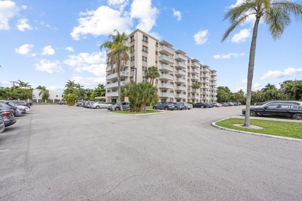 Coral Lake Tower, 1831 NE 38th St #410, Fort Lauderdale, Florida 33308, image 2