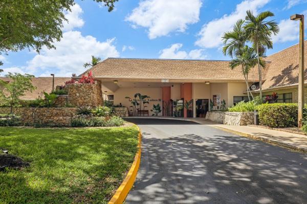 Sunrise Lakes 4, 10208 NW 24th Pl #102, Sunrise, Florida 33322, image 2