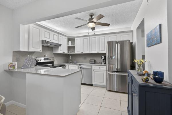 Pine Ridge 3, 301 Pine Ridge Cir #B-2, Greenacres, Florida 33463, image 3