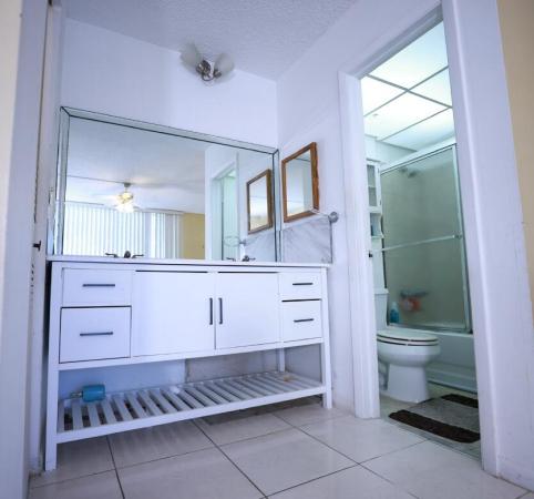 Royal Park Gardens 1, 6570 Royal Palm Blvd #106J, Margate, Florida 33063, image 2
