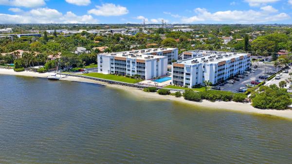 1516 S Lakeside Dr #106, Lake Worth, Florida 33460, image 2