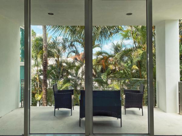 Reids John B Village, 243 Venetian Dr, Delray Beach, Florida 33483, image 2