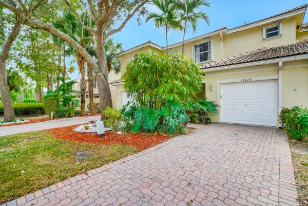 Georgian Courts, 13428 Georgian Ct, Wellington, Florida 33414, image 2