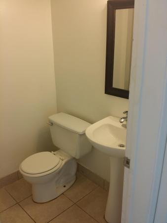 Royal Oaks, 5333 NW 27th St #B3, Lauderhill, Florida 33313, image 2