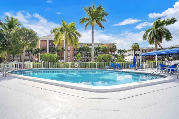 Isle Of Paradise, 465 Paradise Isle Blvd #110, Hallandale Beach, Florida 33009, image 1