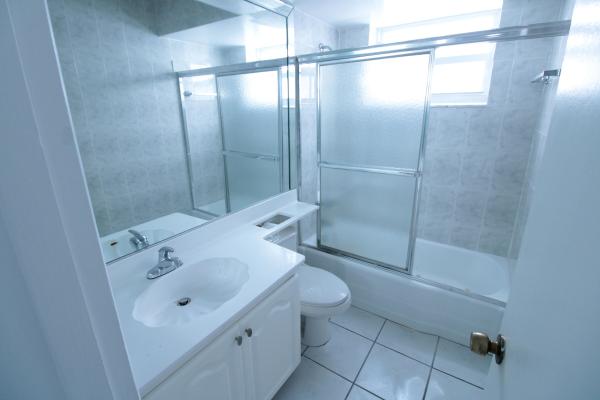 Isle Of Paradise, 465 Paradise Isle Blvd #110, Hallandale Beach, Florida 33009, image 2