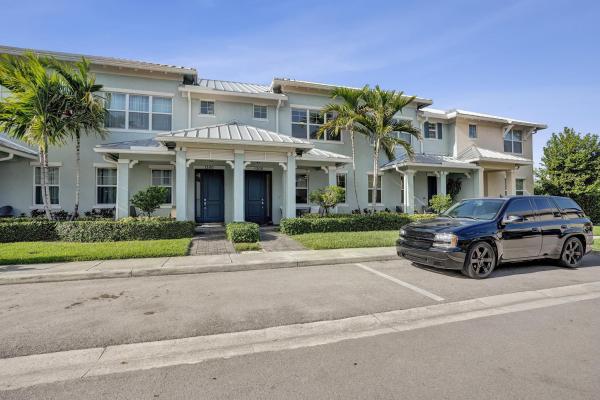 Parkview At Hillcrest, 1300 Eucalyptus Dr #3, Hollywood, Florida 33021, image 1