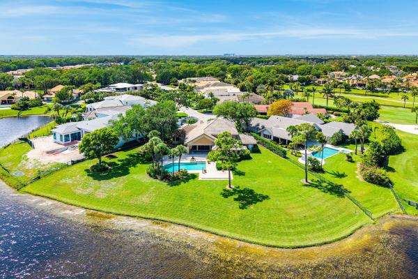 Frenchman's Creek Beach & Country Club, 3566 Loire Ln, Palm Beach Gardens, Florida 33410, image 1