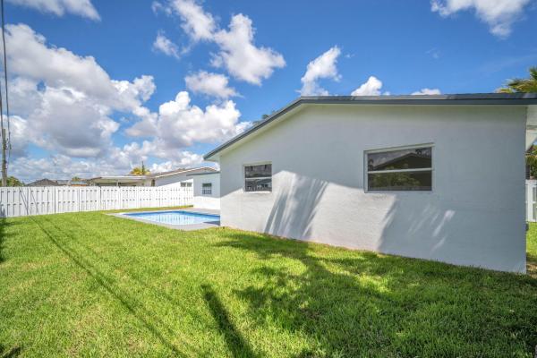 Sunrise Golf Village, 9490 NW 20th Pl, Sunrise, Florida 33322, image 2