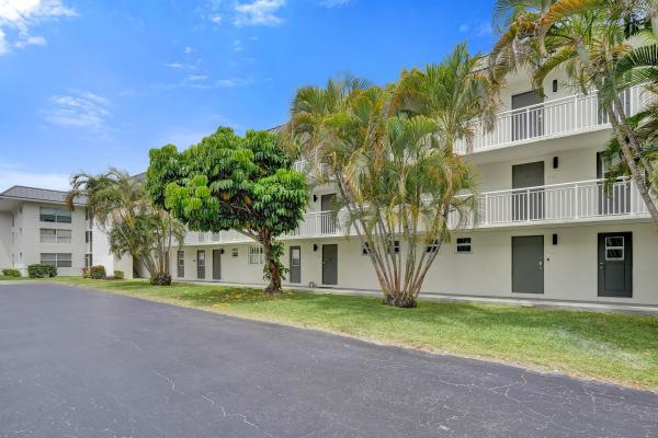 Kings Park Garden, 4025 N Federal Hwy #313A, Fort Lauderdale, Florida 33308, image 1