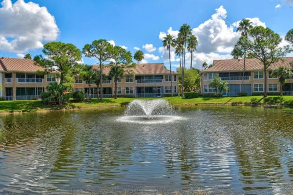 Legends, 252 Legendary Cir, Palm Beach Gardens, Florida 33418, image 1