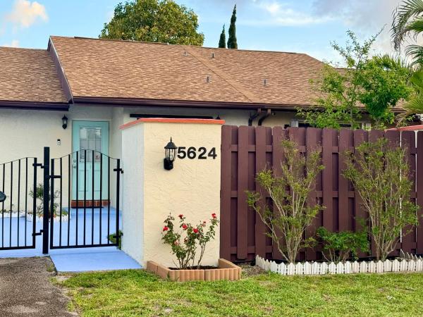 Greenacres No HOA, 5624 Biscayne Dr, Greenacres, Florida 33463, image 2