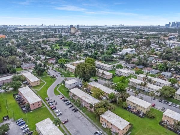 306 NW 84th Ter, Unincorporated Dade County, Florida 33150, image 1