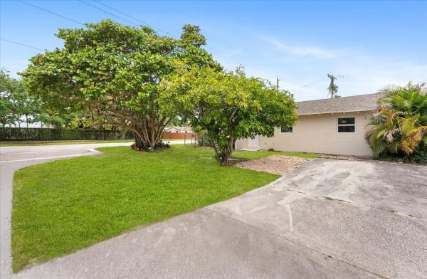 Eastview Manor, 821 Northview Dr, Jupiter, Florida 33458, image 2