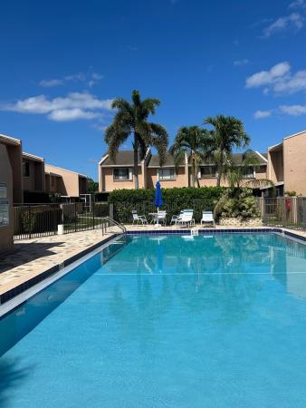 Royal Village Townhouses, 139 Sparrow Dr #2H, Royal Palm Beach, Florida 33411, image 1