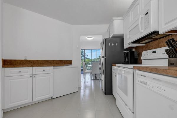 Camino Real Village, 5749 Camino Del Sol #404, Boca Raton, Florida 33433, image 2