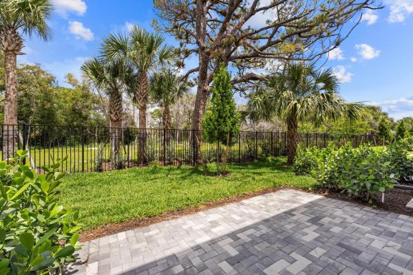 4315 Efendi Dr, Lantana, Florida 33462, image 2